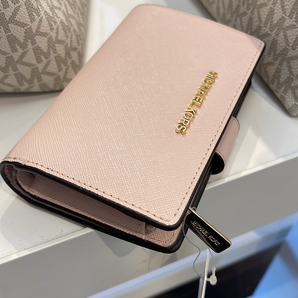 Michael Medium Crossgrain Leather Bifold Wallet
Powder Blush 
NWT - Picture 5 of 16